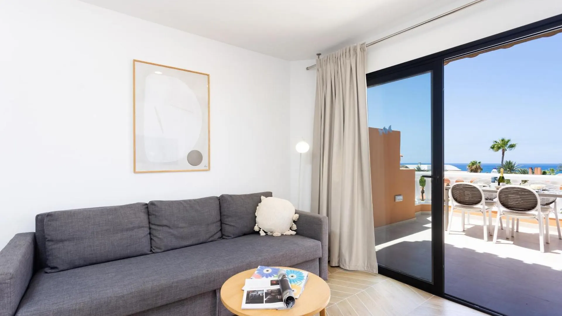 Sea View Oasis: Playa Las Vistas Apartment Playa de las Americas