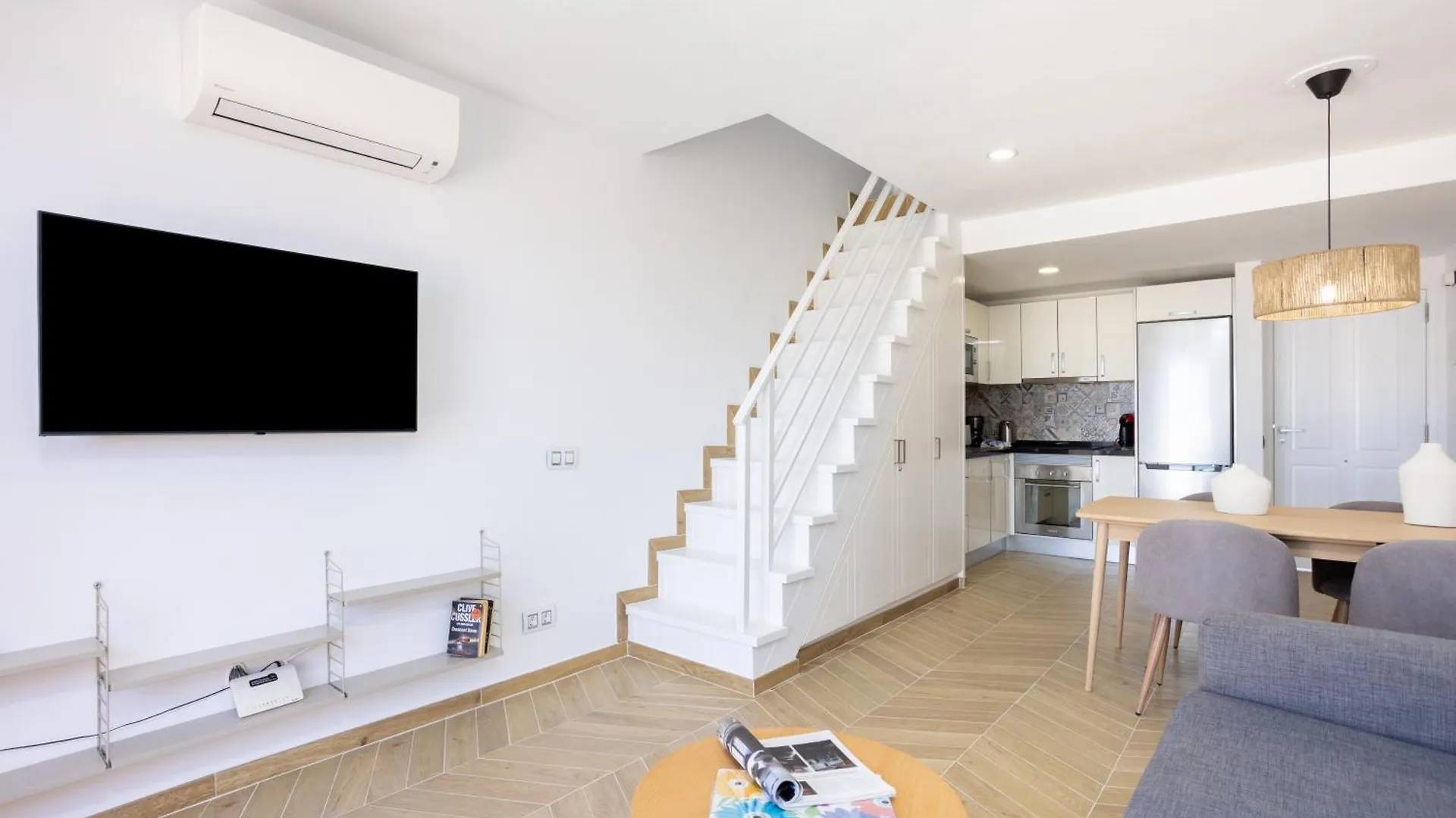 Sea View Oasis: Playa Las Vistas Apartment Playa de las Americas