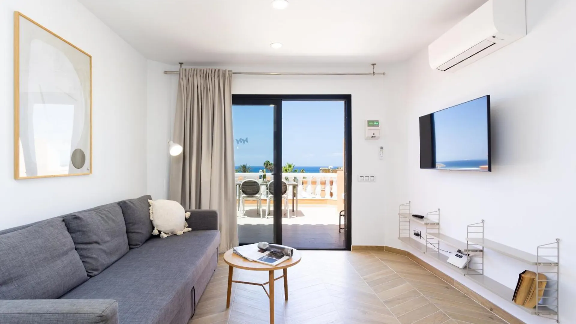 Sea View Oasis: Playa Las Vistas Apartment Playa de las Americas