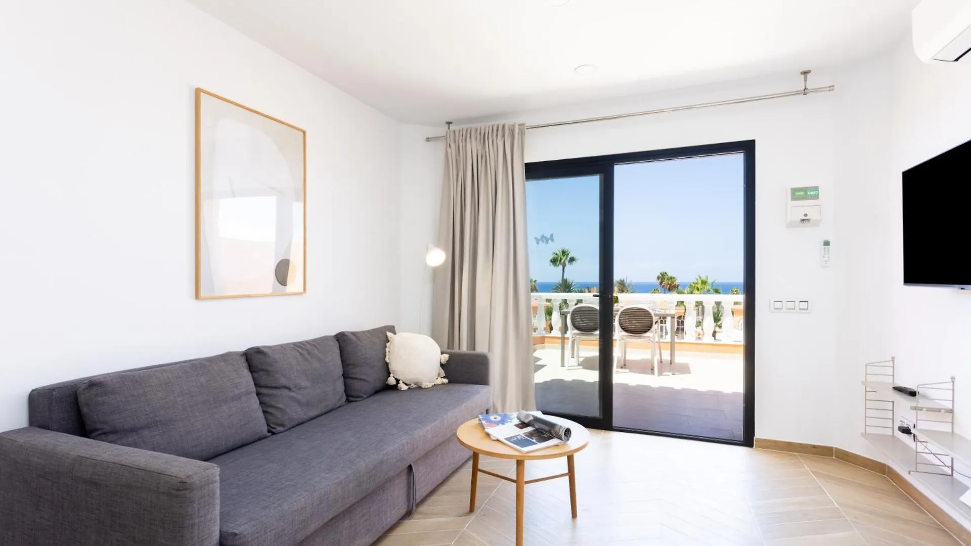 Sea View Oasis: Playa Las Vistas Apartment Playa de las Americas