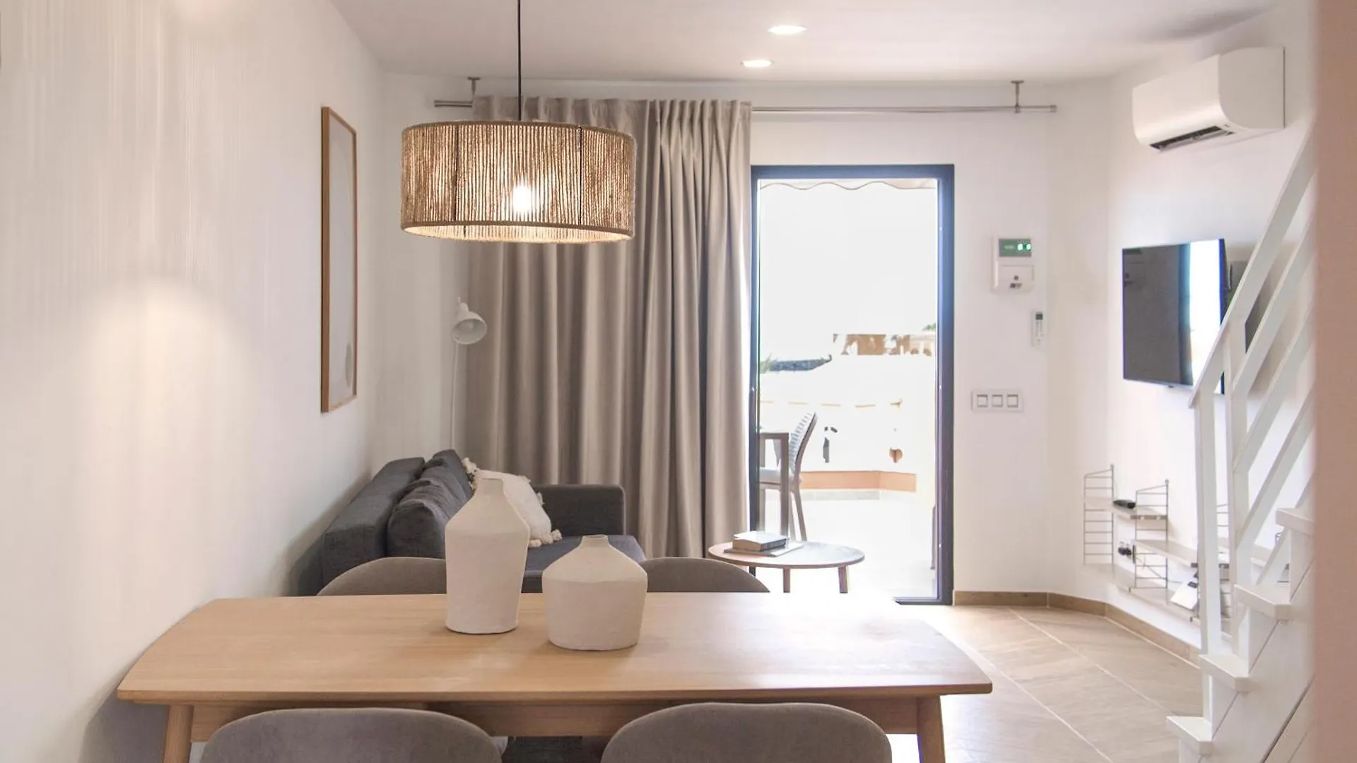 Sea View Oasis: Playa Las Vistas Apartment Playa de las Americas