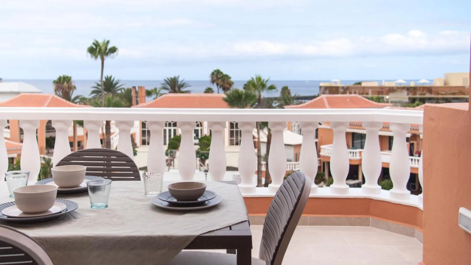 Sea View Oasis: Playa Las Vistas Apartment Playa de las Americas  0*, Playa de las Americas (Tenerife) Spain